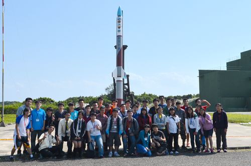 桃園市高中生去年參與探空火箭十號任務，親赴火箭發射場體驗飛試，迴響熱烈。照片太空科學所提供