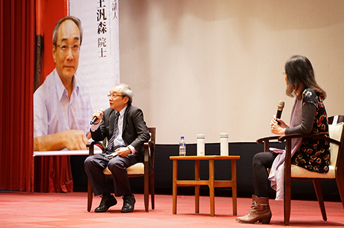 2019年余紀忠講座，邀請王汎森院士（左）以「近世中國的輿論社會」為題演講，為難得的知識饗宴。張哲維攝