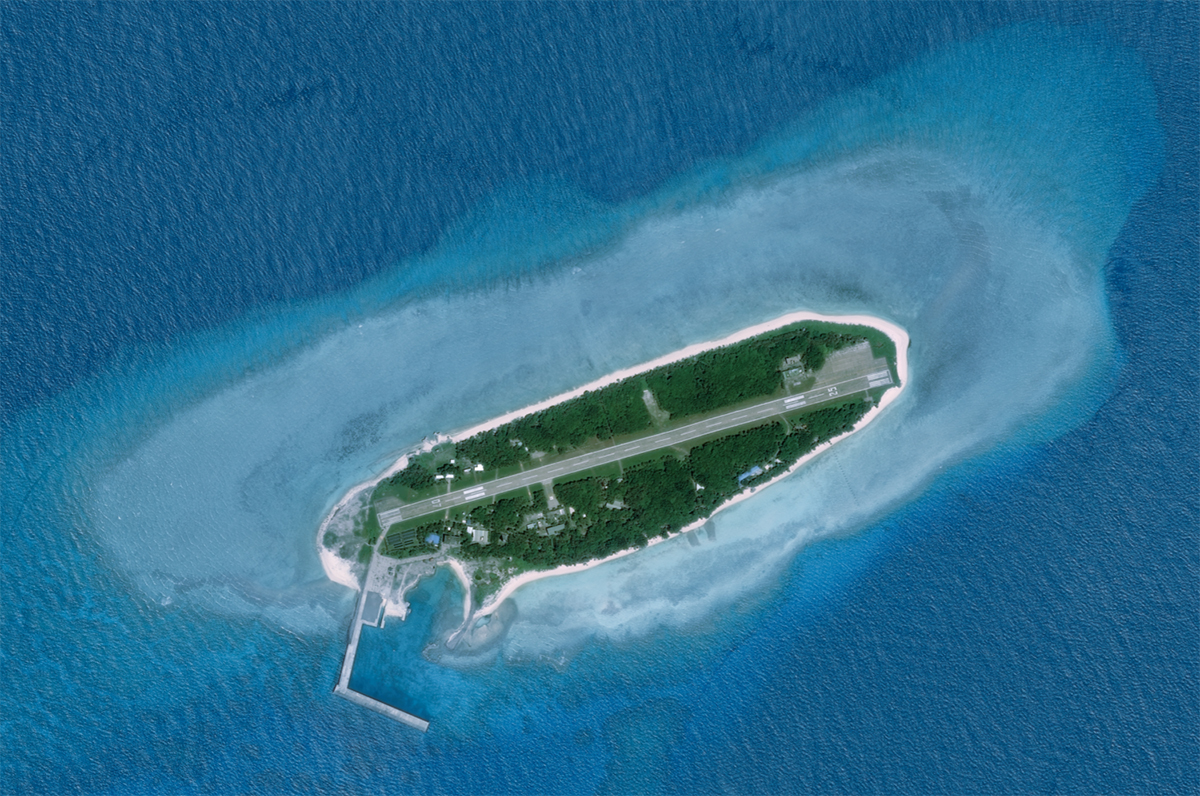 衛星影像中的太平島，美不勝收。影像中央大學太空及遙測研究中心提供