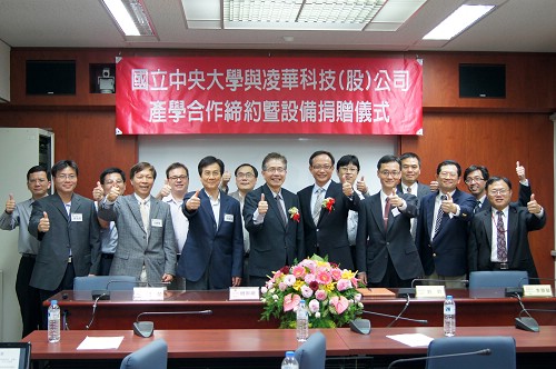 與會貴賓大合影。朱韻璇攝