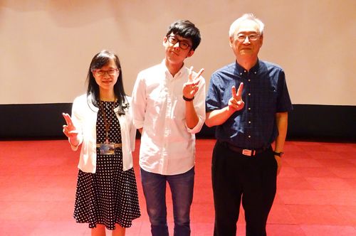 阿滴（中）與李光華副校長（右）和主辦單位圖書館館長李力庸（左）合影。張芳瑋攝