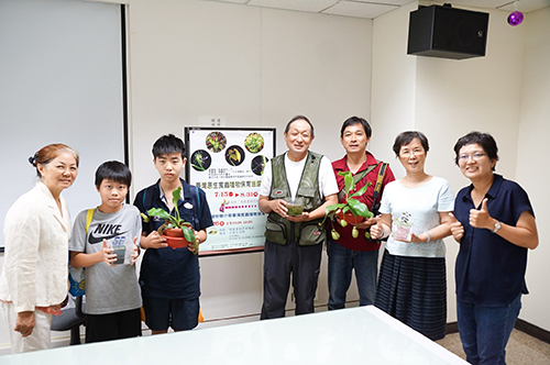 在總圖書館登場的生態教育，邀請生態荒野保護協會沈競辰老師主講「食蟲植物簡介暨臺灣植物保育」。鄭均輝攝