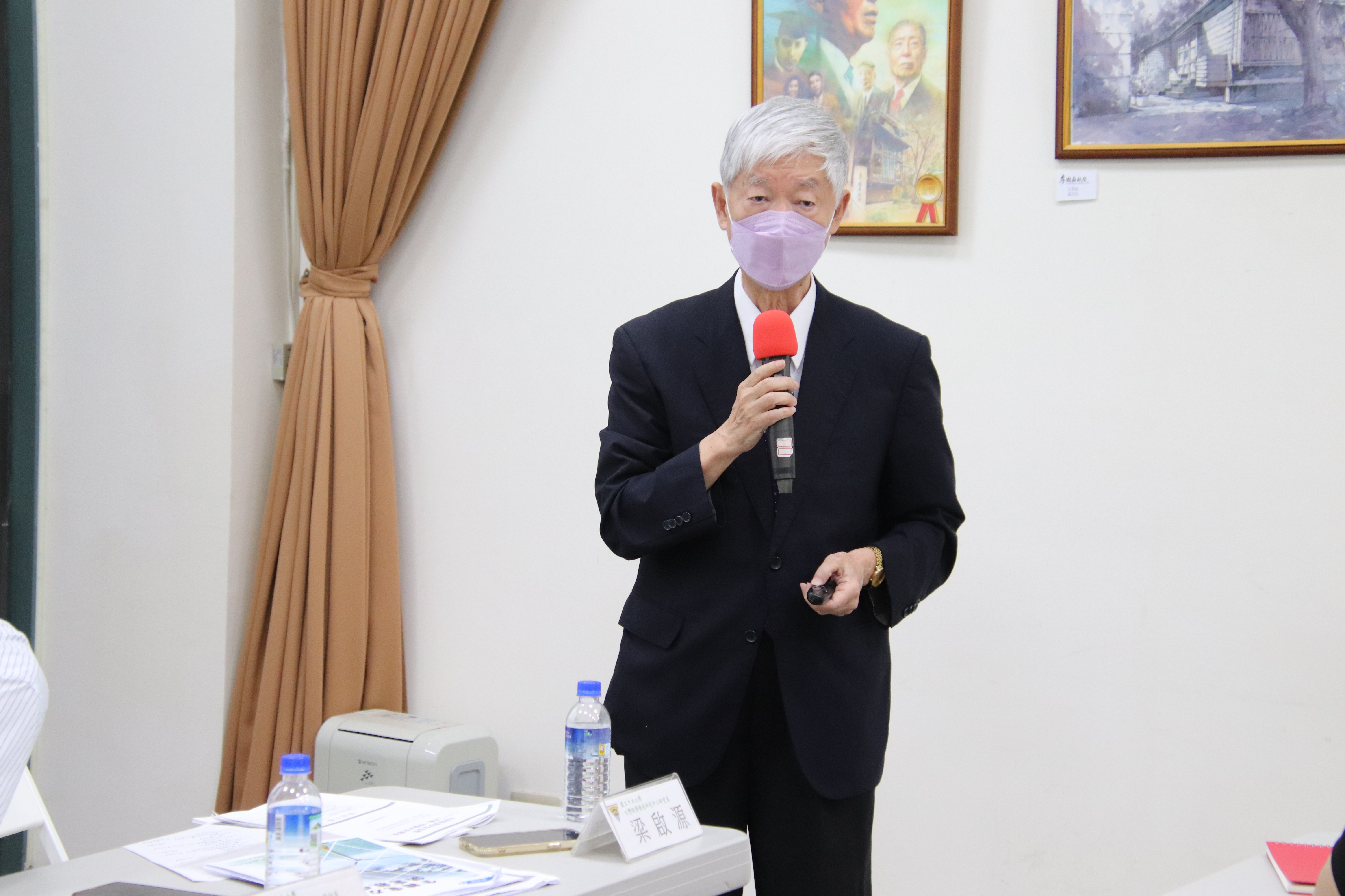 中央大學台經中心研究員梁啟源教授解讀「台灣能源安全指標」。林彥岑攝