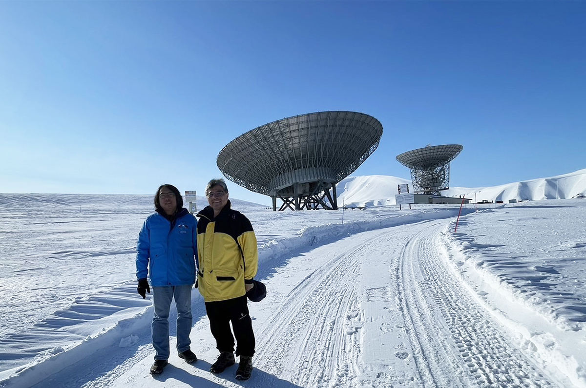 中央大學科學團隊參觀挪威EISCAT在斯瓦爾巴群島設置的雷達系統，希望有機會強化國際合作的橋樑。照片地科學院提供