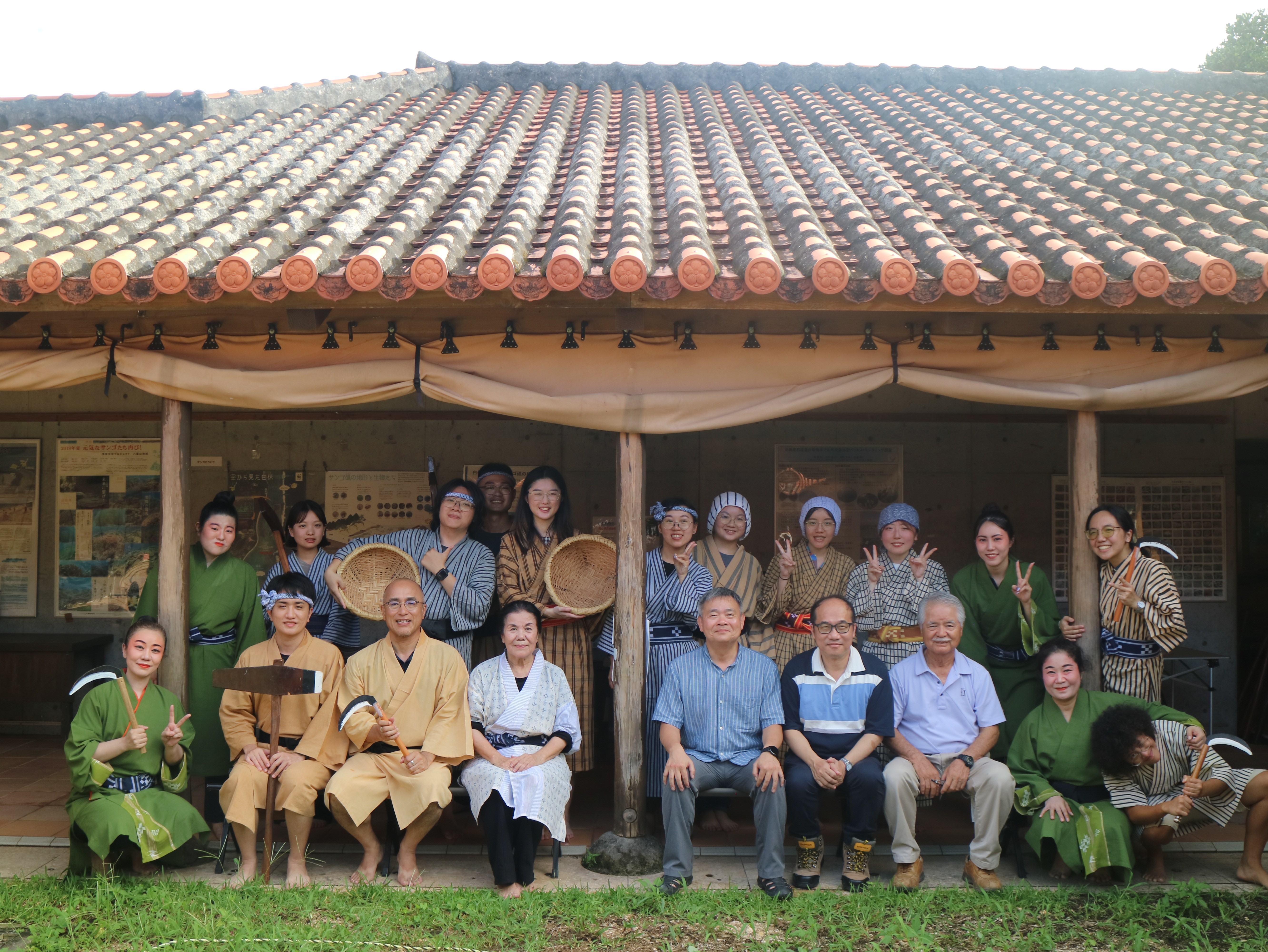 團隊安排體驗八重山舞踊、染織工藝、在地料理等特色文化。照片USR桃海三生計畫團隊提供