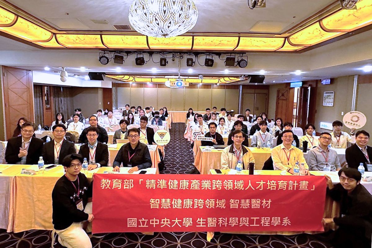 《2025無限次元智慧醫療設計競賽》大合照。照片生醫系提供