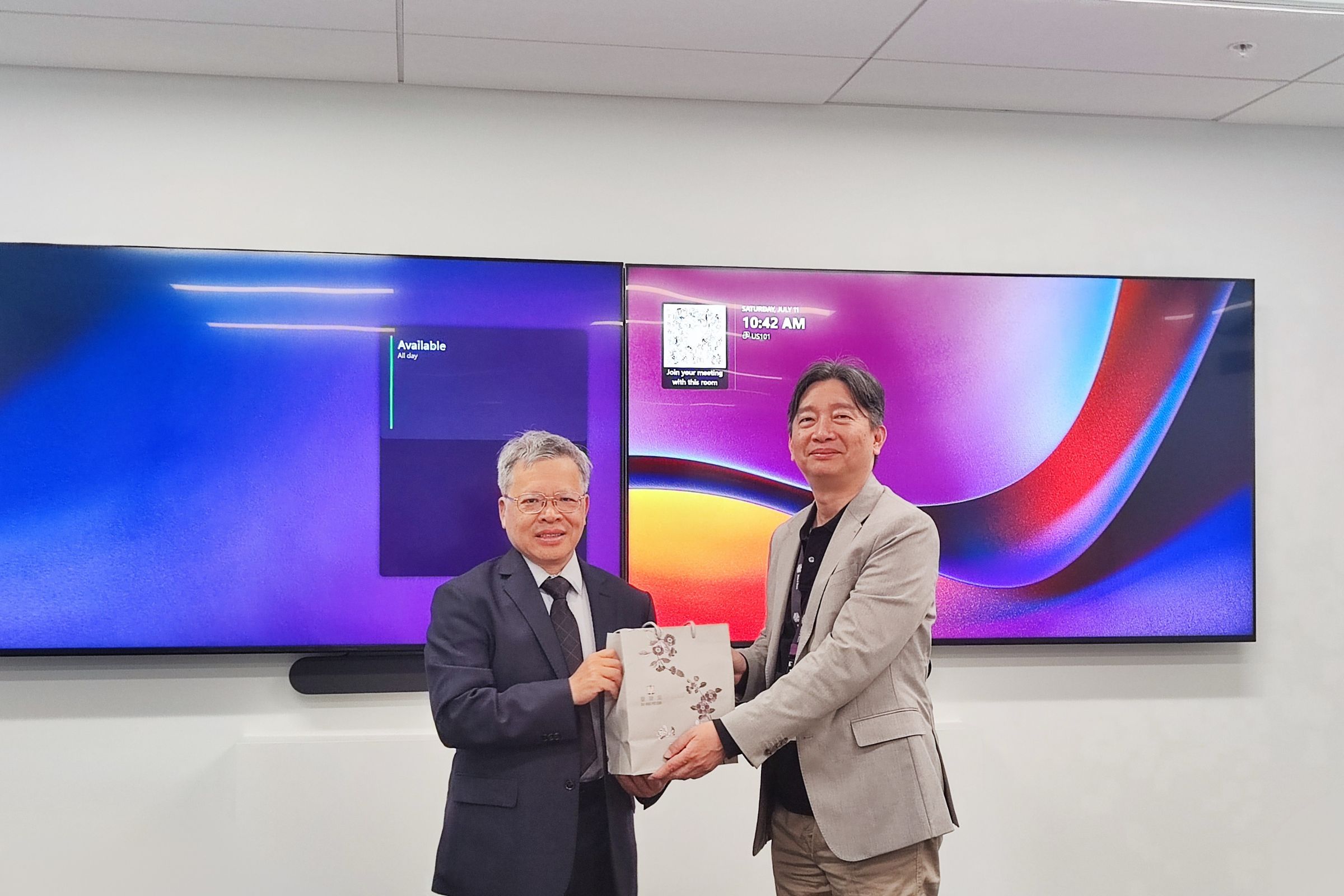 Chen Yung-Hao (right), General Manager of Cooler Master North America, welcomes the NCU delegation.