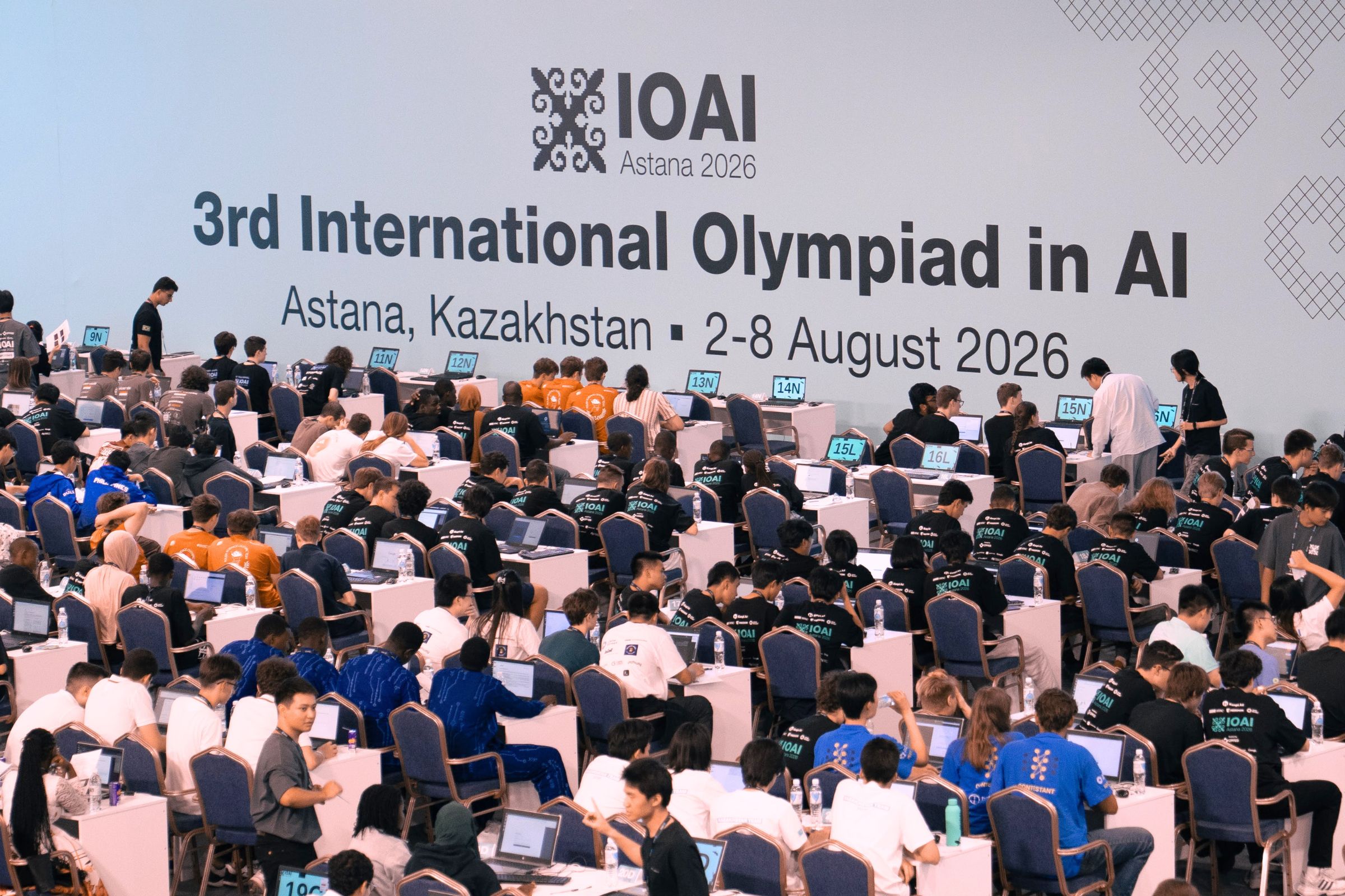 國際人工智慧奧林匹亞競賽（IOAI 2026），本屆參賽國家及地區達108個，規模僅次於國際數學奧林匹亞競賽。照片取自 IOAI 官網